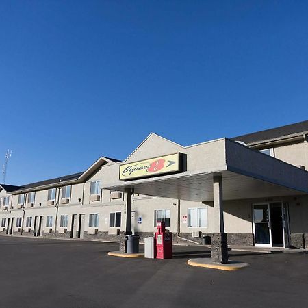 Super 8 By Wyndham Strathmore Exterior photo