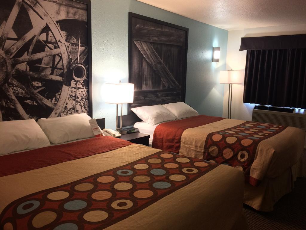 Super 8 By Wyndham Strathmore Room photo