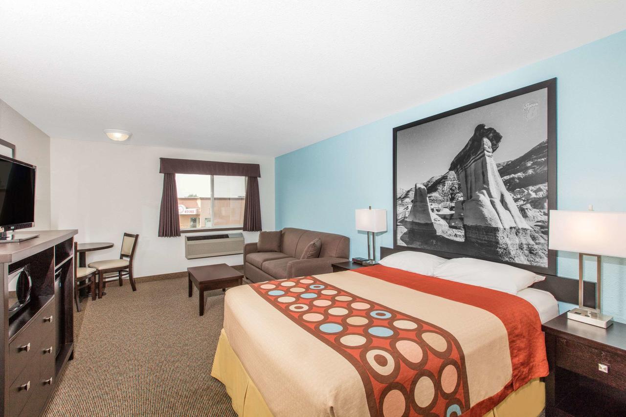 Super 8 By Wyndham Strathmore Exterior photo