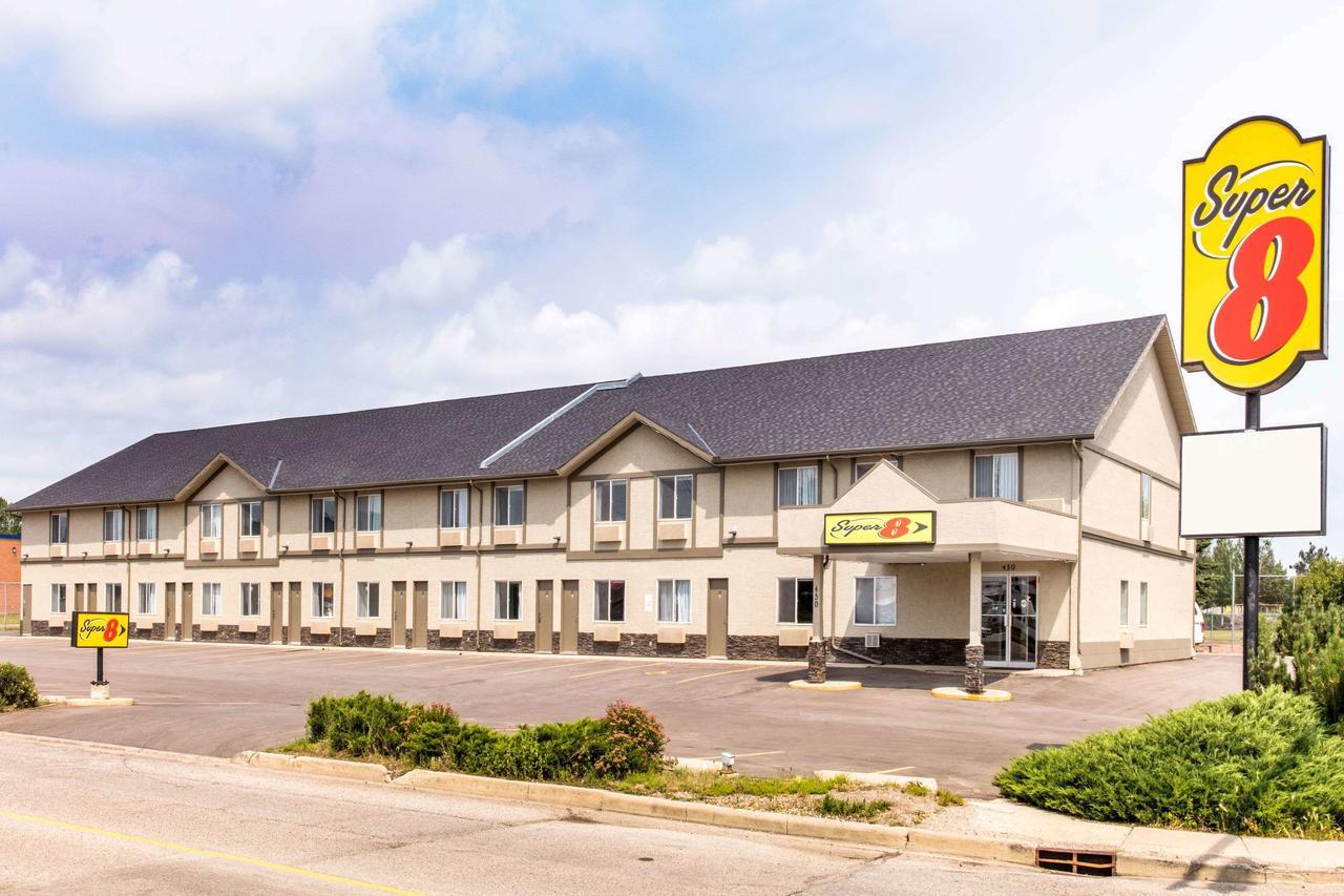 Super 8 By Wyndham Strathmore Exterior photo