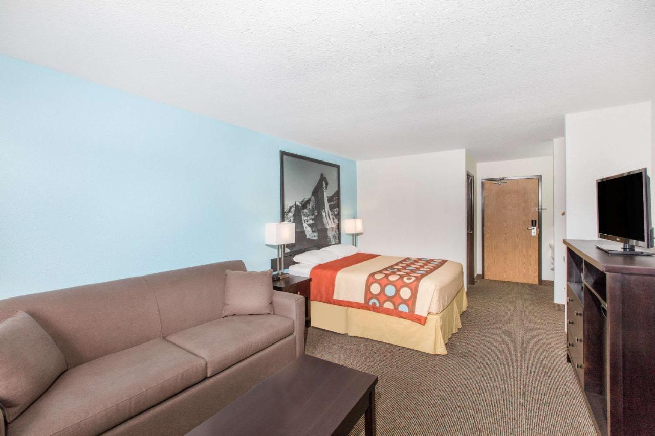 Super 8 By Wyndham Strathmore Exterior photo