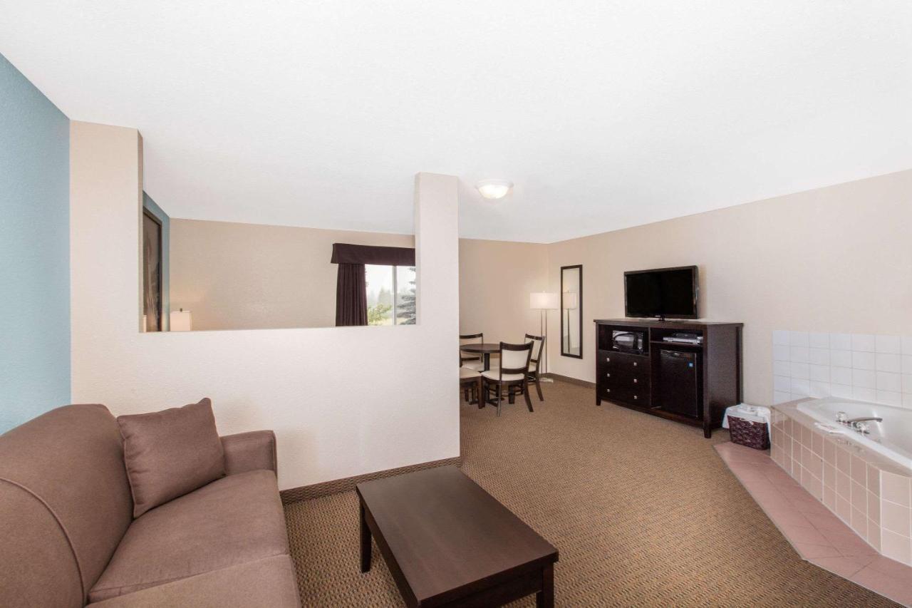 Super 8 By Wyndham Strathmore Exterior photo