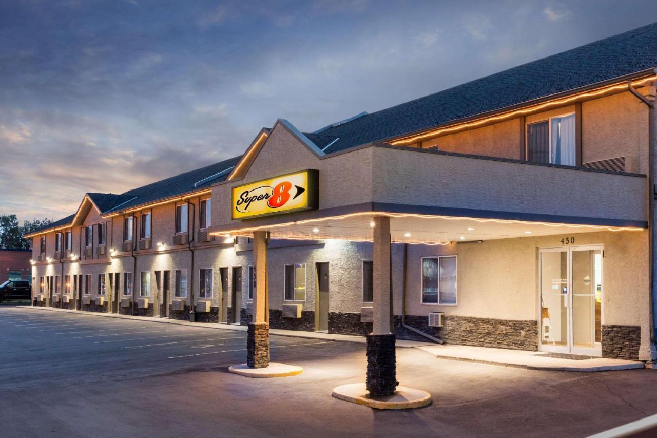 Super 8 By Wyndham Strathmore Exterior photo