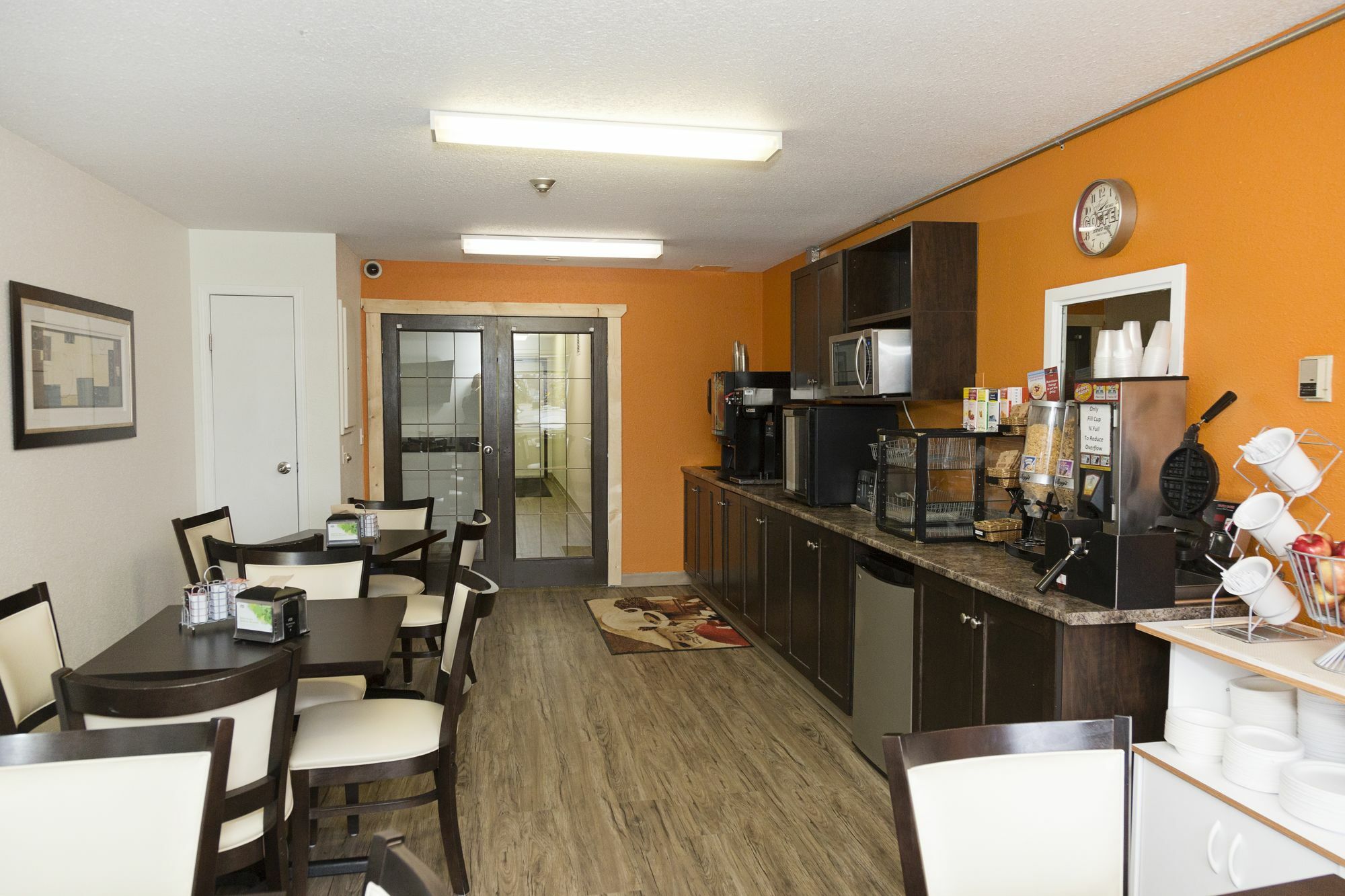 Super 8 By Wyndham Strathmore Exterior photo