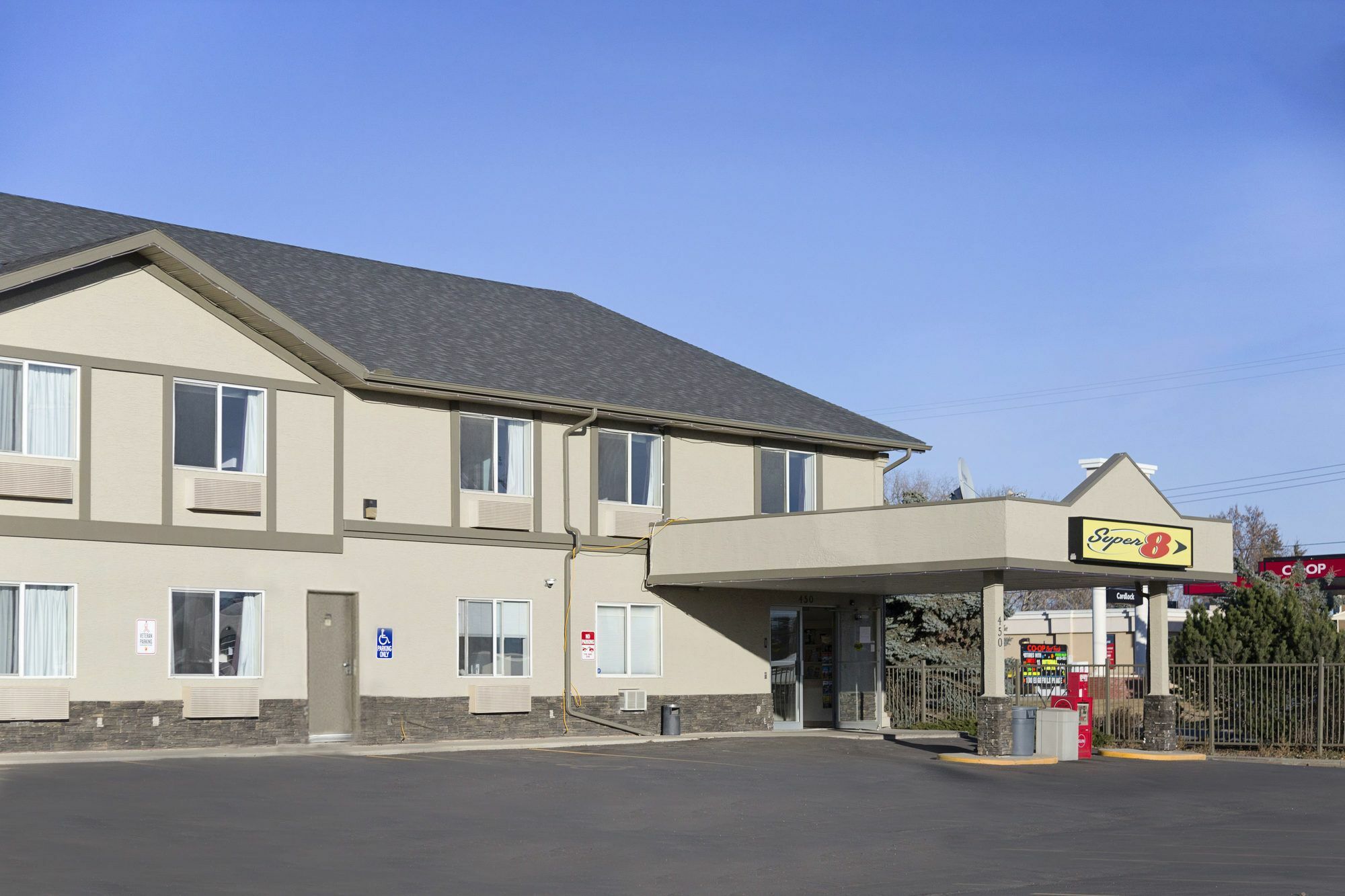 Super 8 By Wyndham Strathmore Exterior photo